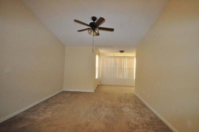 Building Photo - ORLANDO: Convenient to Airport, 3rd Floor ...