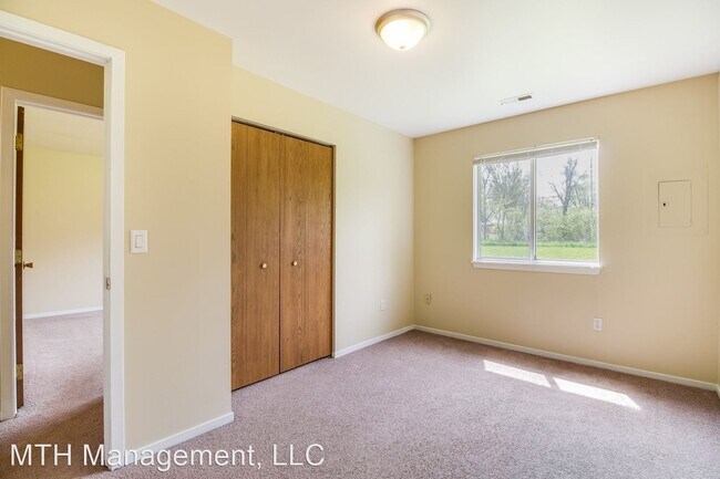 Building Photo - 2 br, 1 bath Apartment - 425 Meadowview St