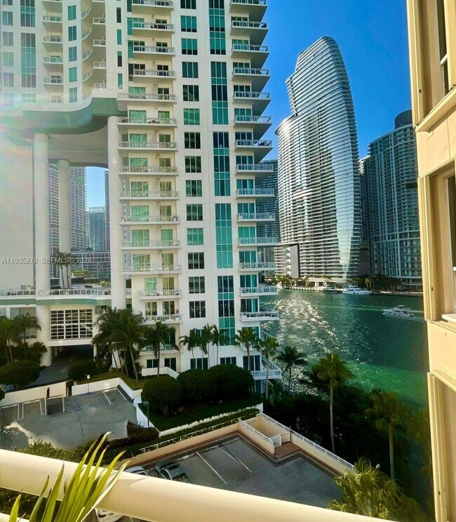 Building Photo - 888 Brickell Key Dr