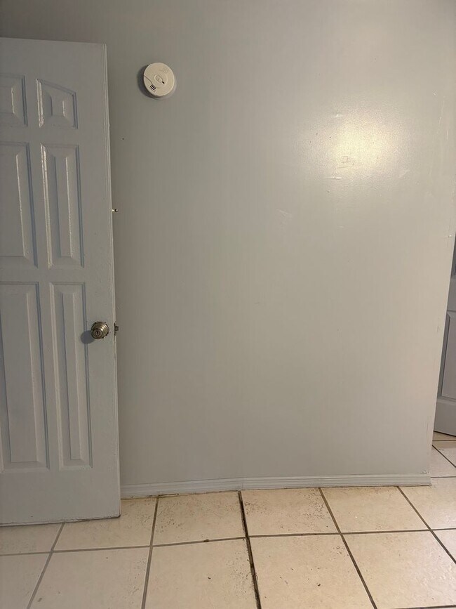 Building Photo - Historical Area,  utilities included!  Call Sheila C 407-687-7900 CARE FREE Living