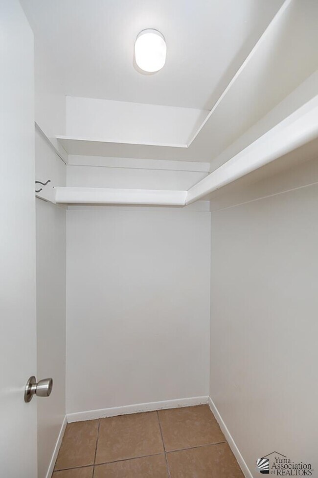 Building Photo - 1931 Paris Ct