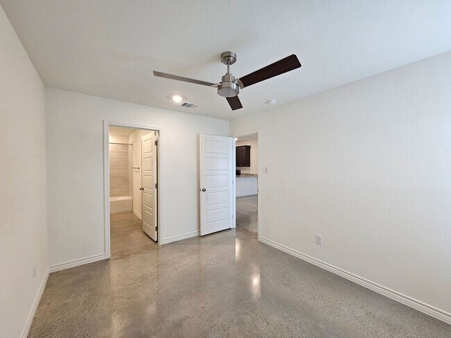 Building Photo - 1227 Concord Dr