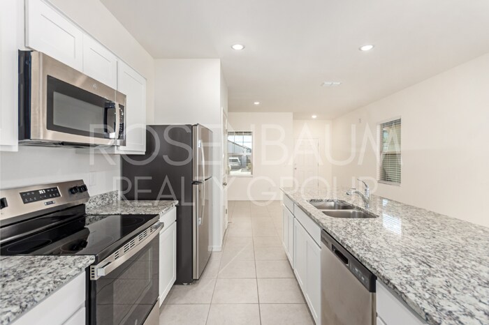 Building Photo - 47662 W Mellen Ln