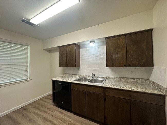 Building Photo - 5919 Ludington Dr
