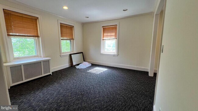 Building Photo - 7630 Cheltenham Ave