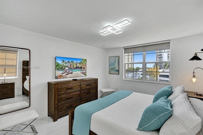 Building Photo - 19601 E Country Club Dr