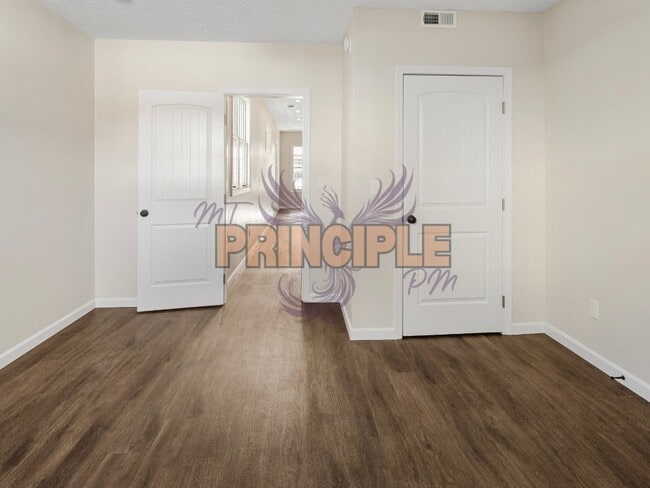 Building Photo - Park Street Tri-plex