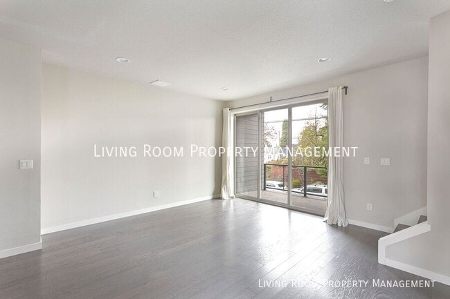 Building Photo - 736 N Webster St