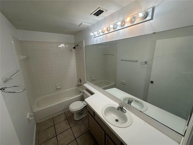 Building Photo - 14536 Laguna Beach Cir