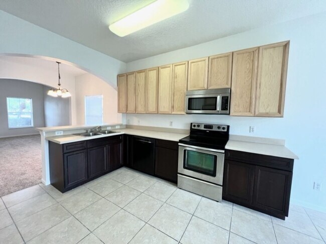 Building Photo - Remodeled Kitchen!! Wonderful Avalon Park-...