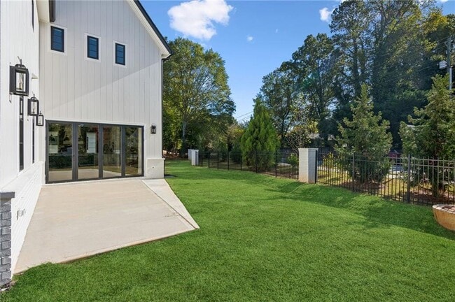 Building Photo - 115 Thome Dr