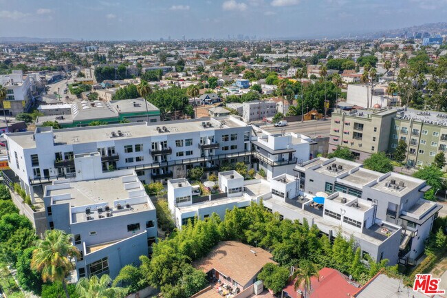 Building Photo - 4111 Sunset Blvd