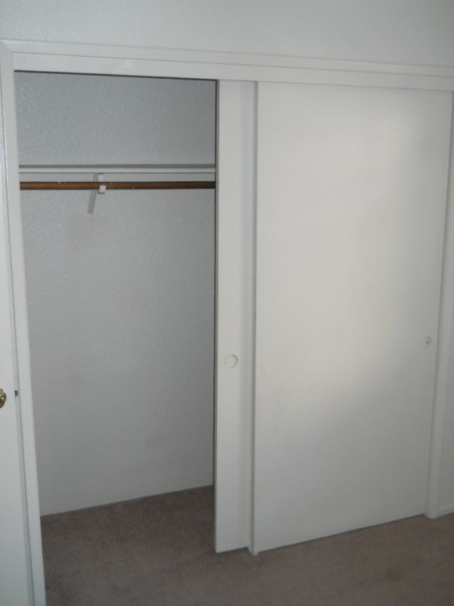 Building Photo - Triplex For Rent in Manteca