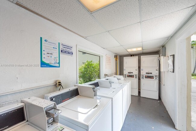 Building Photo - 7620 SW 55th Ave