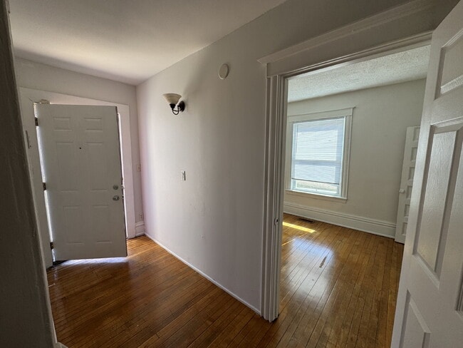 Building Photo - 2522 5th St NE