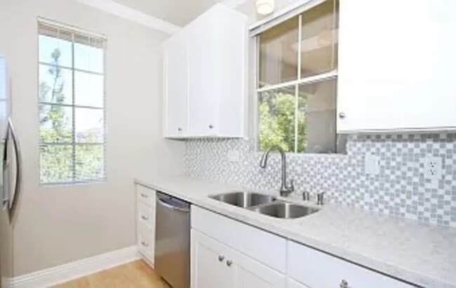 Building Photo - 10921 Sabre Hill Dr