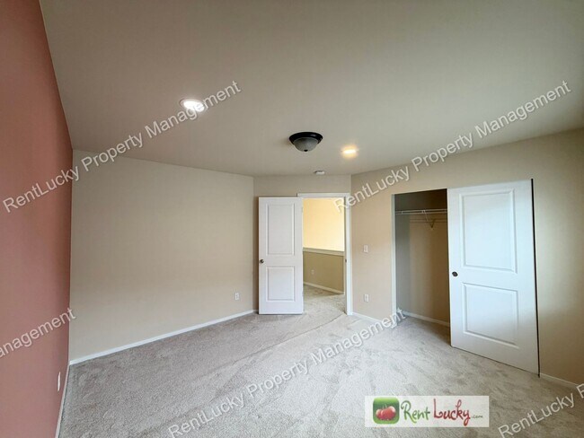 Building Photo - Amazing 5 Bedroom Home in Bothell with Gorgeous Finishes and Large Family Room!