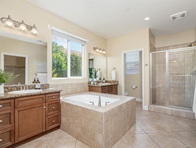 Building Photo - Beautiful Clovis North 4/3