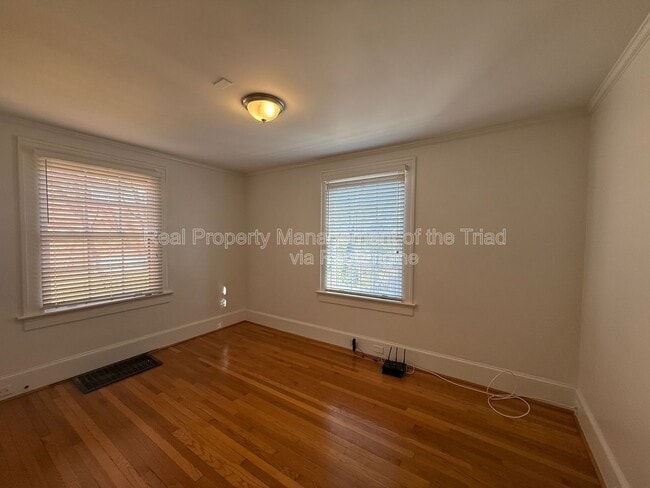 Building Photo - 513 S Hawthorne Rd