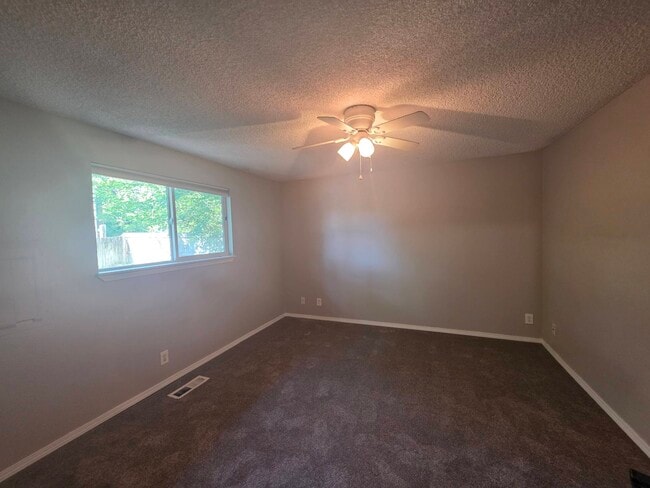 Building Photo - 7113 W Arrowhead Ave