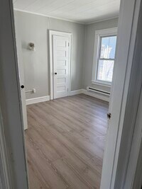Building Photo - 42 Putnam St
