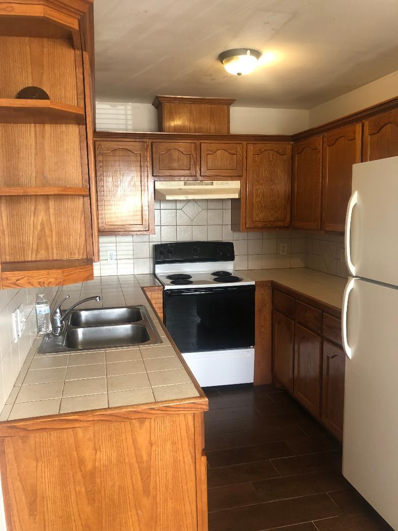 Building Photo - 704 Thompson Rd