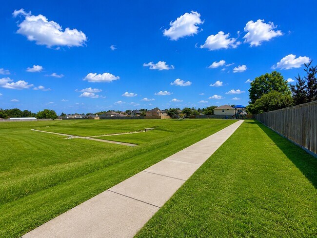Building Photo - 15842 Little Miss Creek Dr