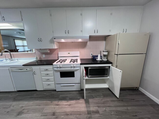 Building Photo - Immaculate renovated Mid Century with all ...