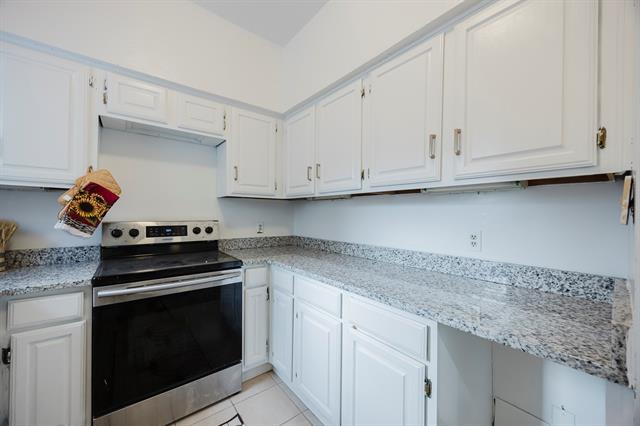 Building Photo - 412 Pebble Way