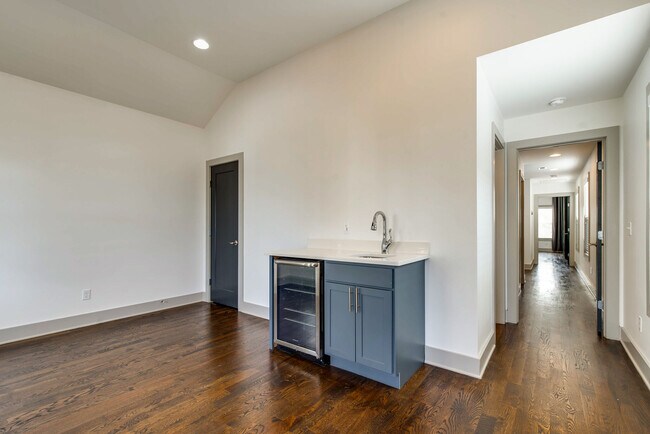 Building Photo - 336 Vivelle Ave