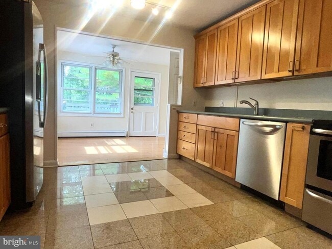 Building Photo - 430 Sked St