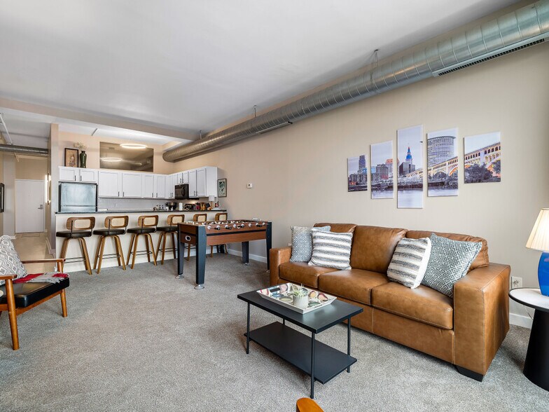 Building Photo - 1211 W 9th St