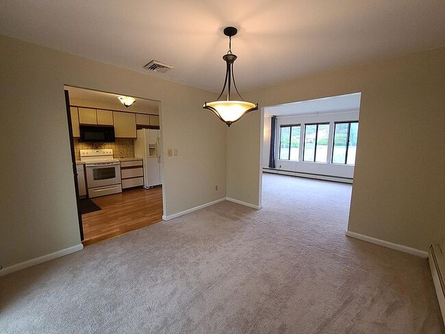 Building Photo - 15 Hoskins Rd