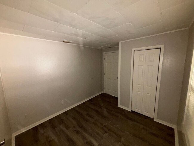 Building Photo - 2 bed 1 bath