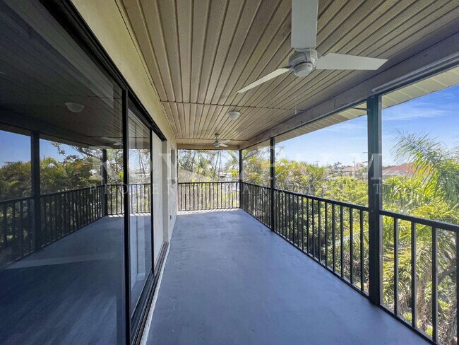 Building Photo - 4530 SW 10th Ave