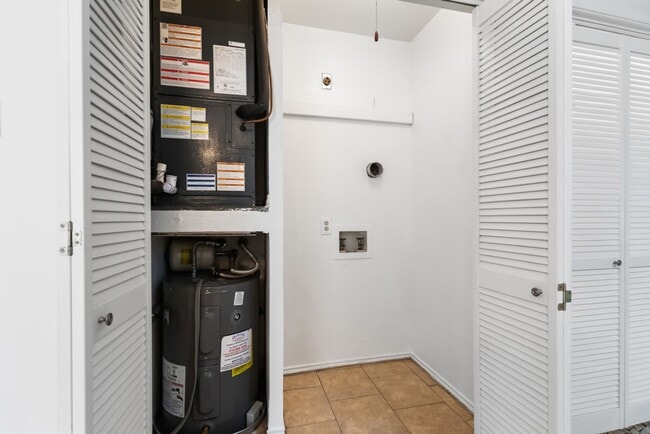 Building Photo - 8430 Cranberry Hill