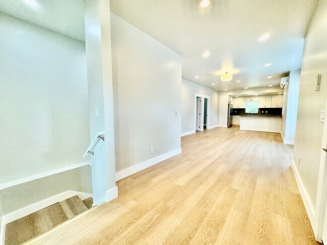 Building Photo - Seward Park fully renovated 4 bedroom, 3 b...