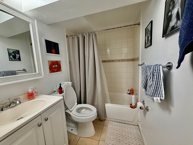 Building Photo - 1122 Commonwealth Ave