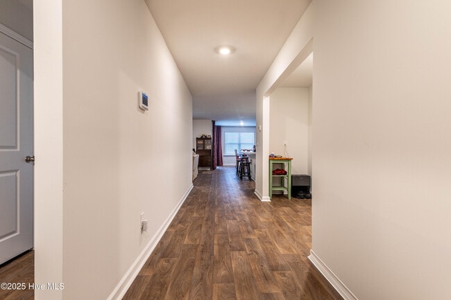 Building Photo - 509 Birdsong Dr
