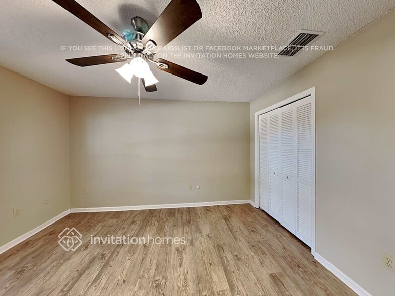 Building Photo - 266 Glenridge Loop N