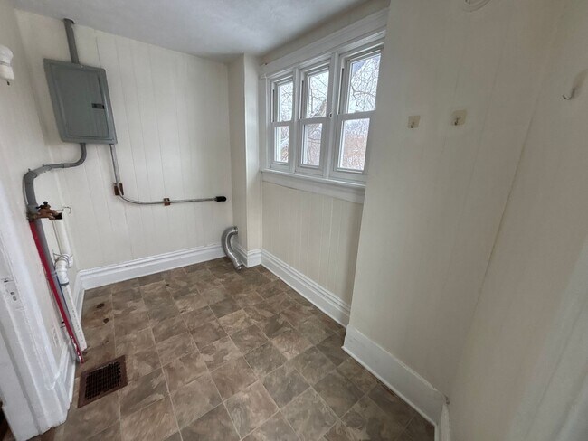 Building Photo - nbr142