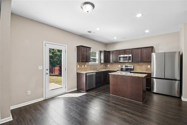 Building Photo - 462 Fredrick Dr