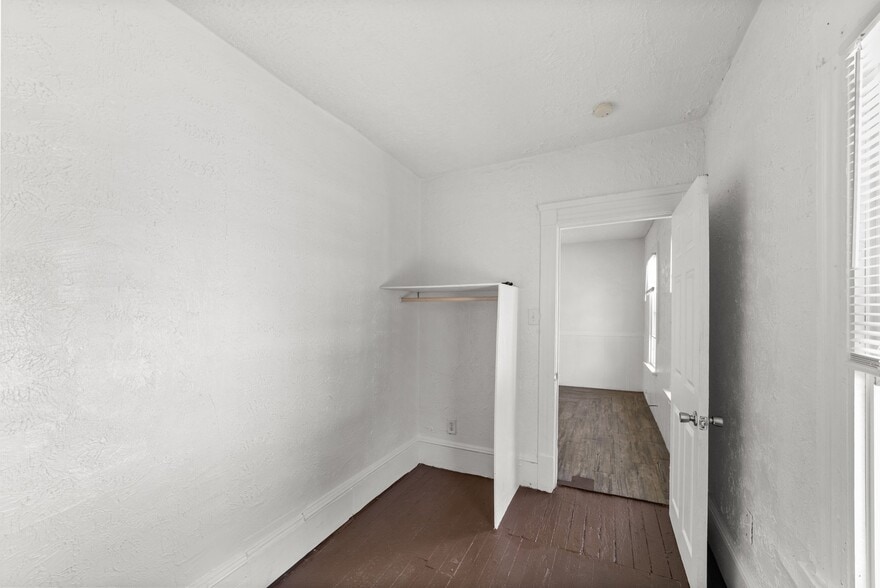 Building Photo - 8302 Sowinski Ave