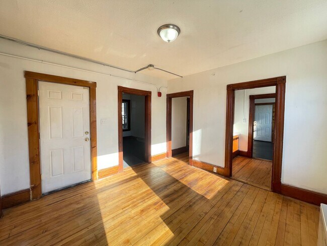 Building Photo - 457 Beech St