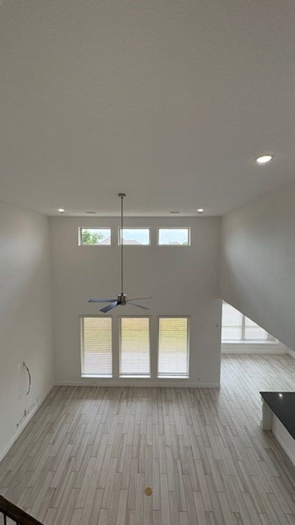 Building Photo - 2 Story Luxury 5 Bedroom Home !!
