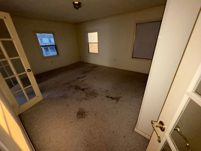 Building Photo - FOR SALE: Low Money Down Rental Opportunity