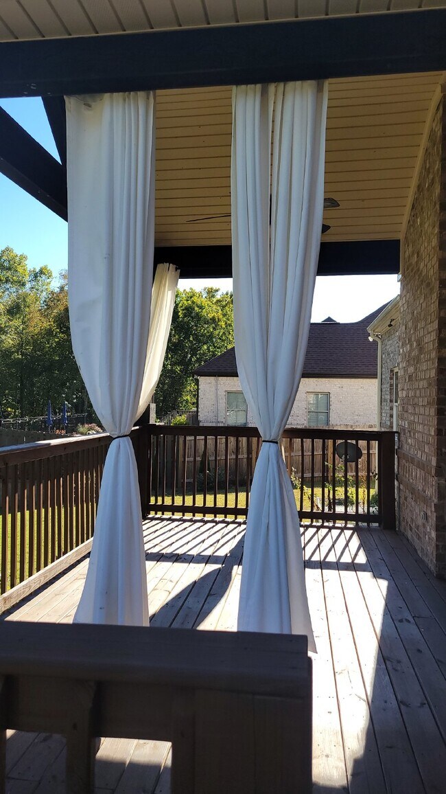 Building Photo - 130 Creekmound Dr