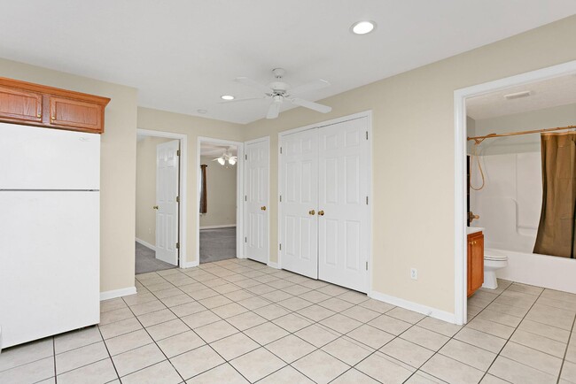 Building Photo - 117 Clover Ct