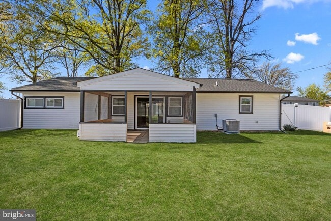 Building Photo - 338 Goldenridge Dr