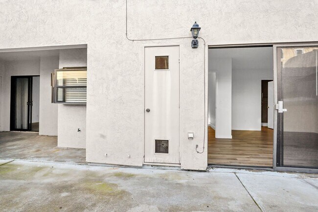 Building Photo - Great 3/2 in Crown Point!  Across from the street from bay access and available immediately!